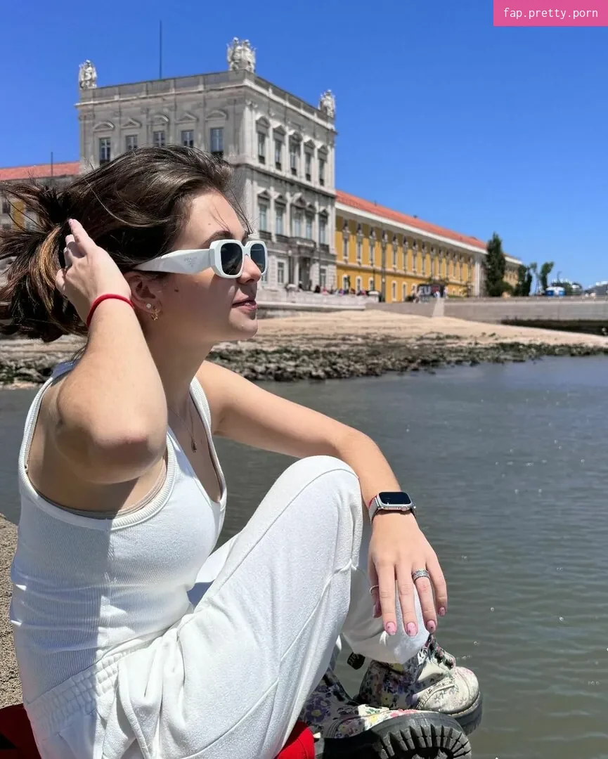 Klara Castanho - Photo #03