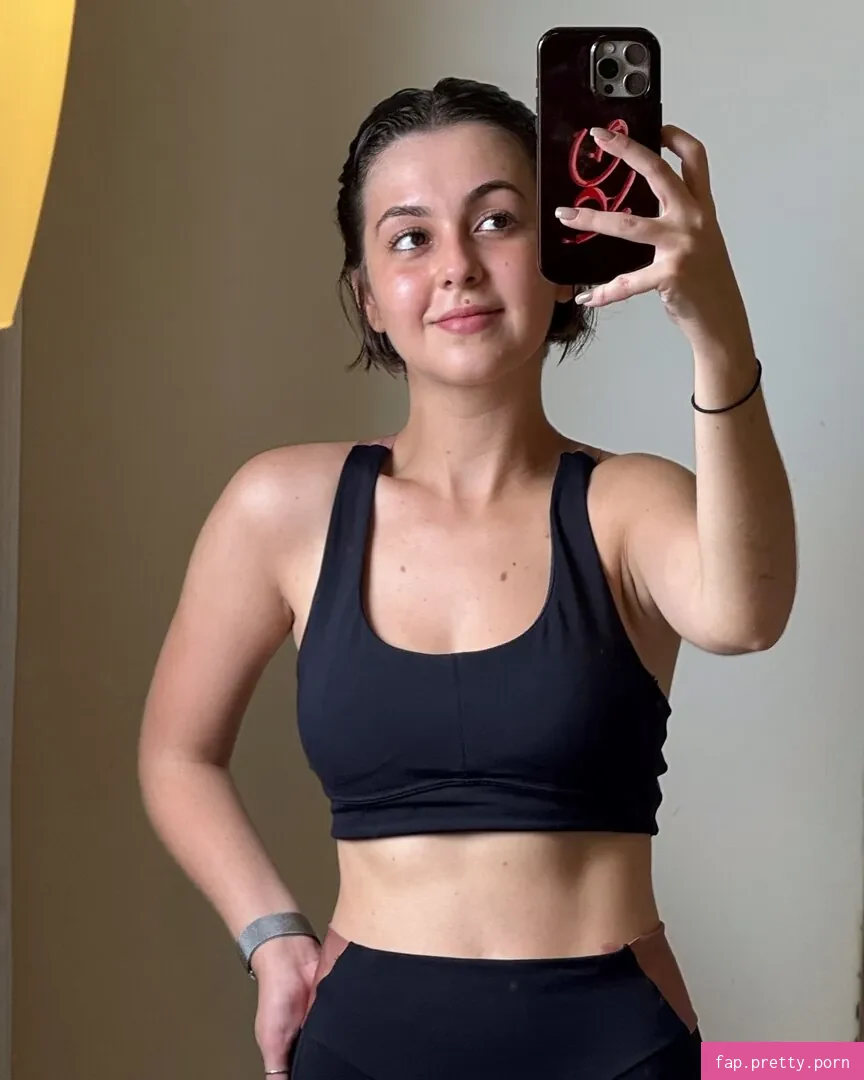 Klara Castanho - Photo #09
