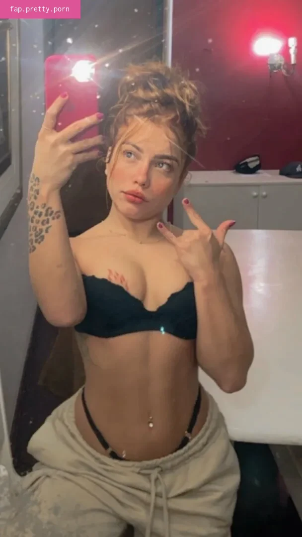 Karoline Felix - Photo #03