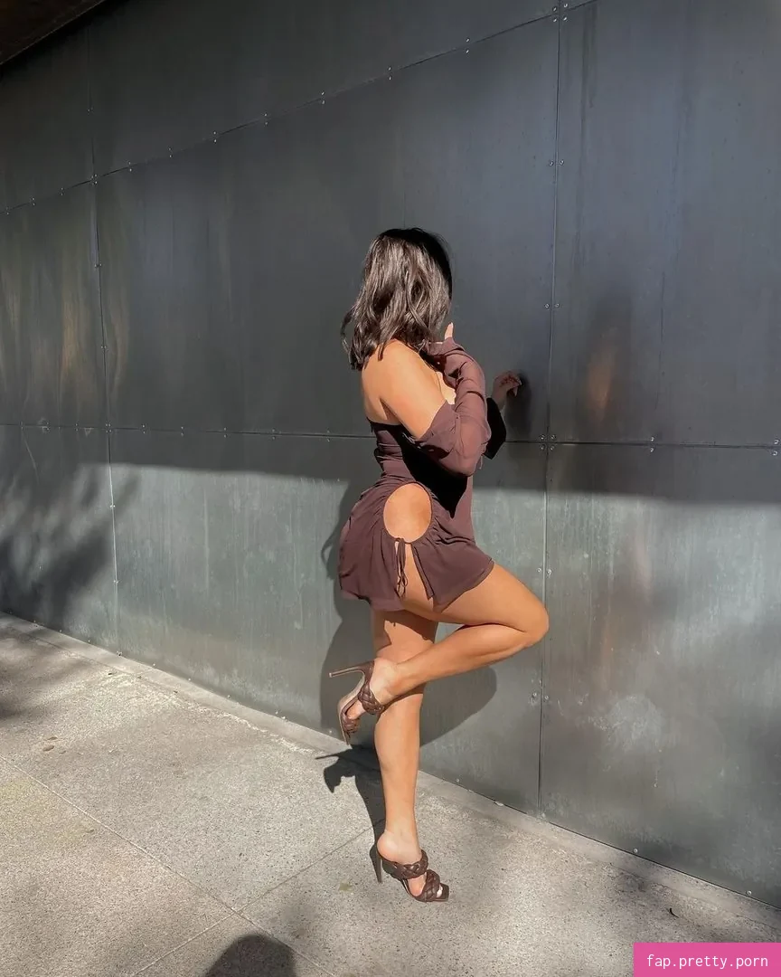 Kalani Hilliker - Photo #09