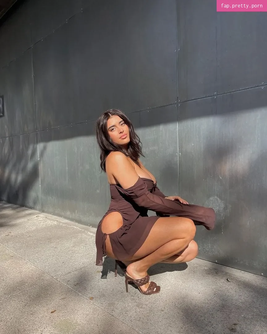 Kalani Hilliker - Photo #10