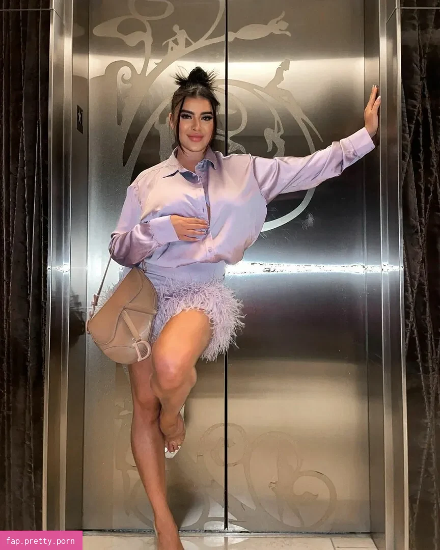 Kalani Hilliker - Photo #27