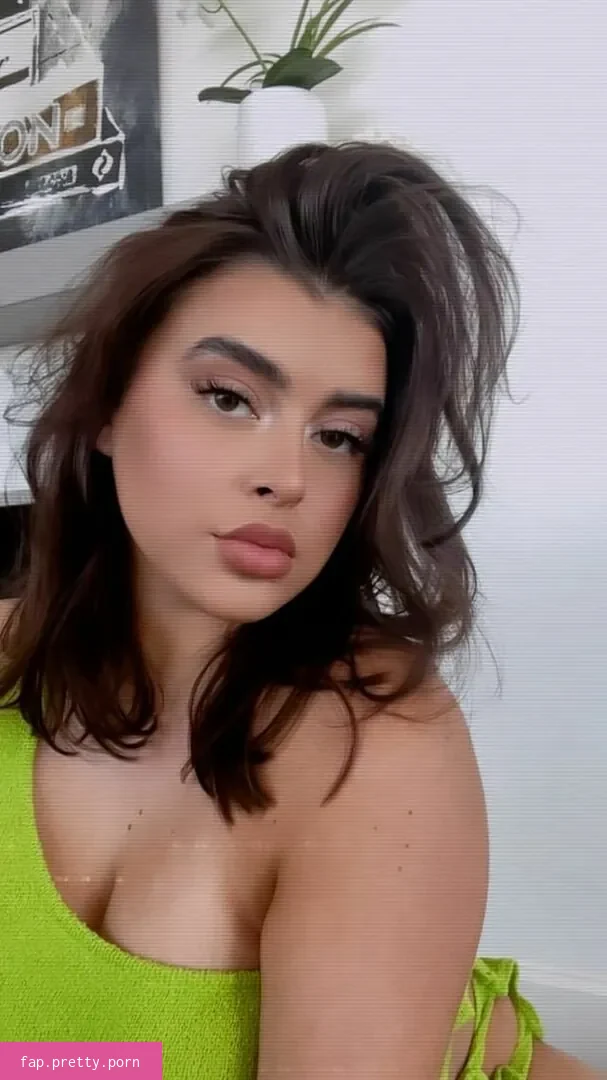 Kalani Hilliker - Photo #28