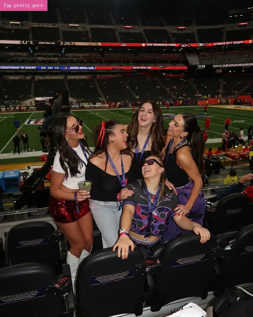Kalani Hilliker - Photo #03