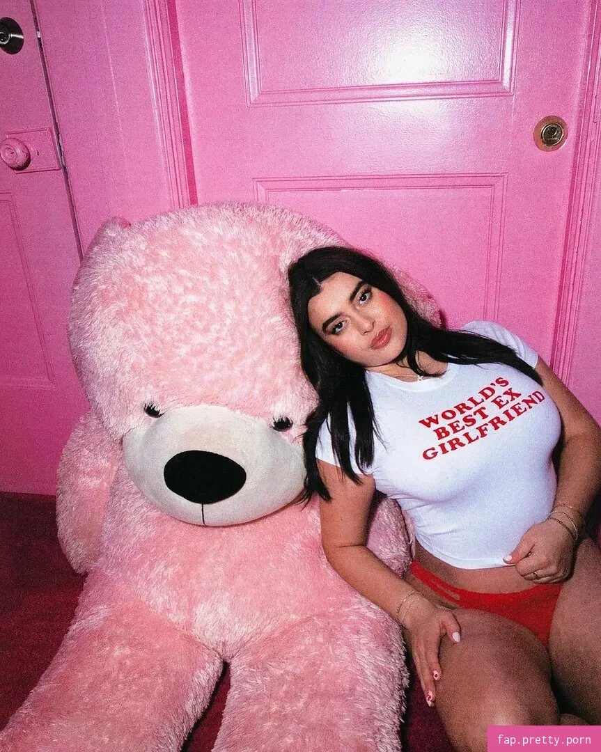 Kalani Hilliker - Photo #09