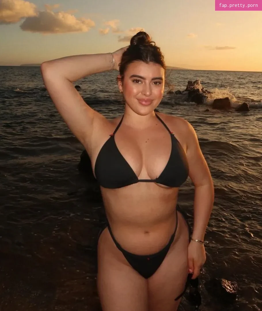 Kalani Hilliker - Photo #24
