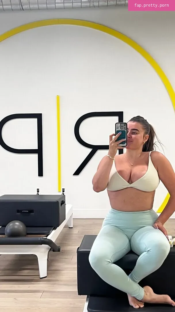 Kalani Hilliker - Photo #44