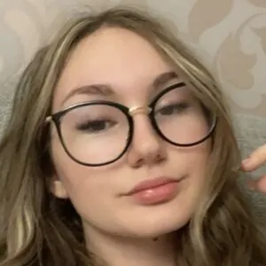 Kennt jemand ihren Namen oder ihre Seite?