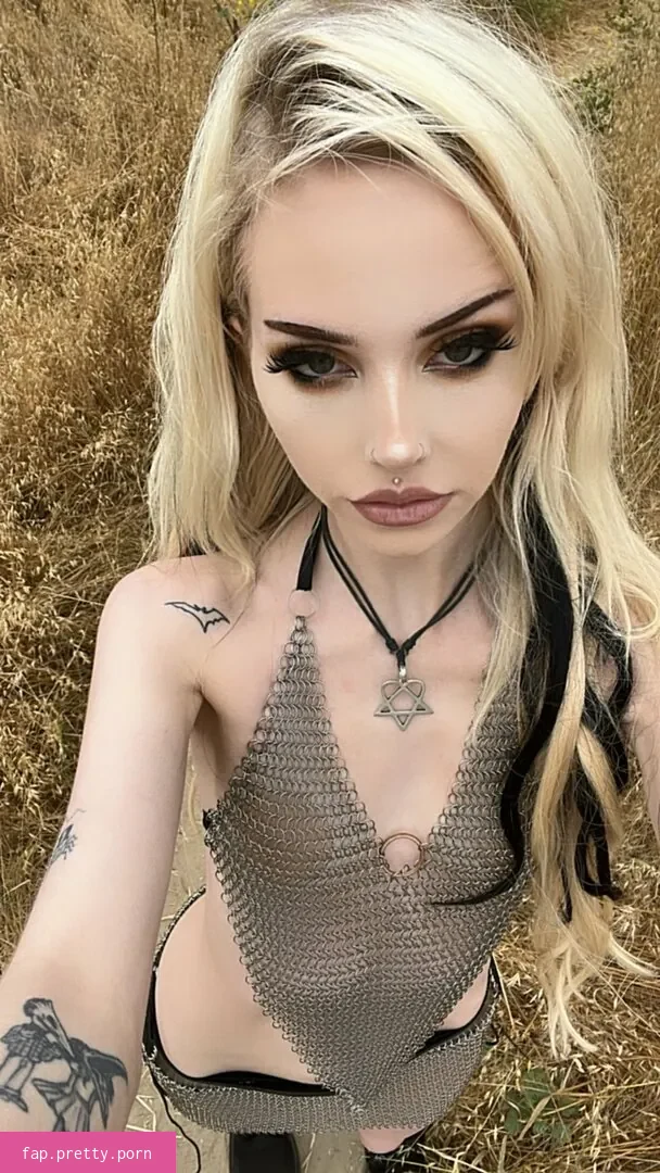 Kirsten Kaye - Photo #27