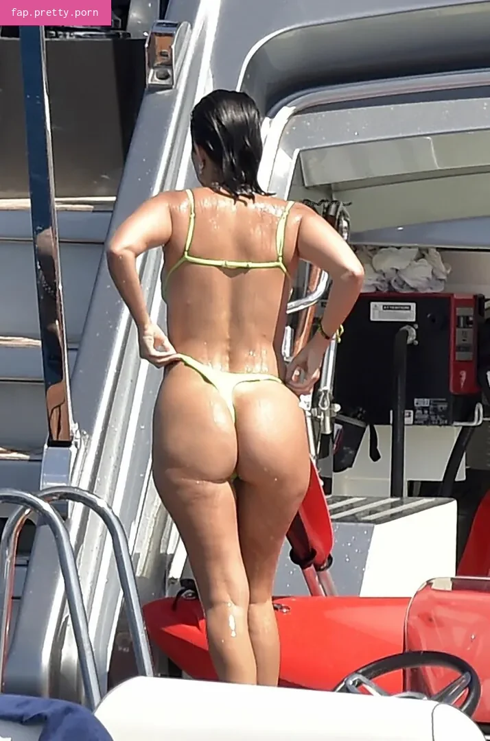 Kourtney Kardashian - Photo #97