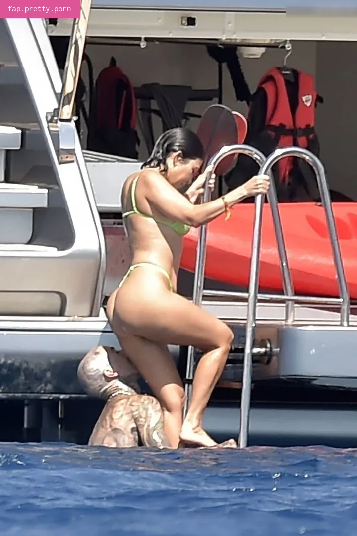 Kourtney Kardashian - Photo #92