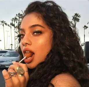 Kiana Ledé