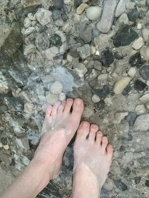 kylie.little.toes