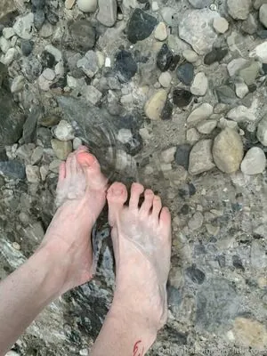 kylie.little.toes