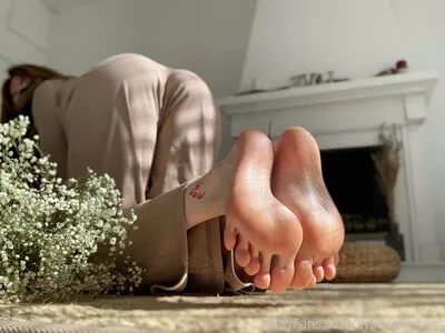 kylie.little.toes
