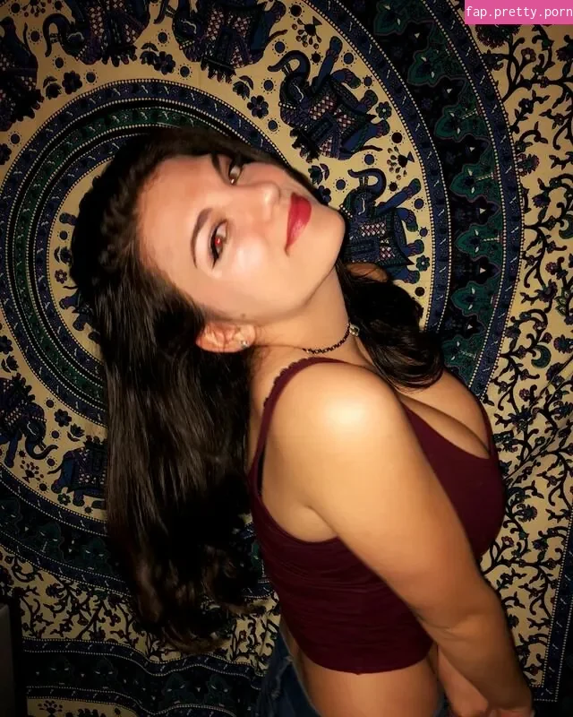 Kaitlyn M - Photo #05