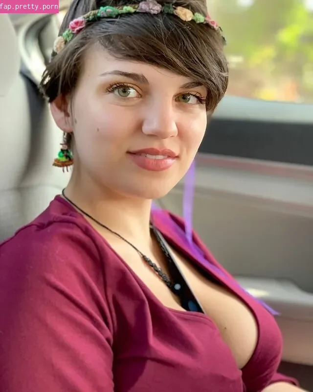 Kaitlyn M - Photo #20