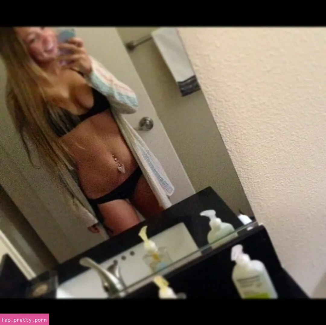 Kimi McFarland - Photo #02