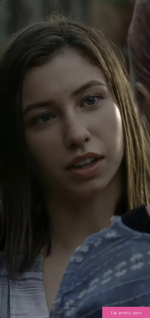 Katelyn Nacon - Photo #32
