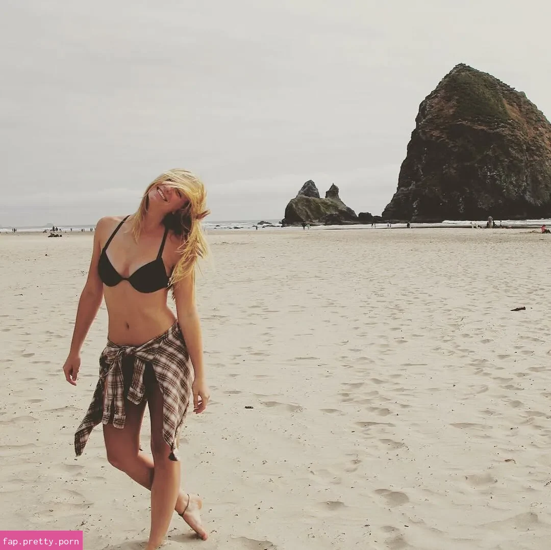 Kayla Rundle - Photo #04