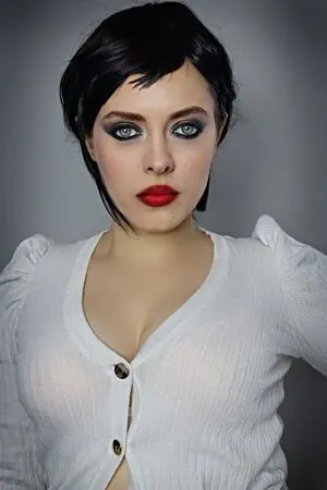 Kirsten Ria