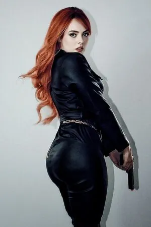 Kirsten Ria