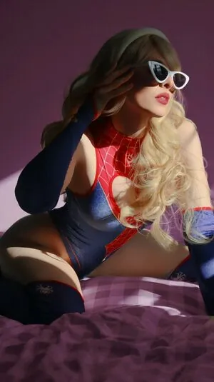 Kirsten Ria