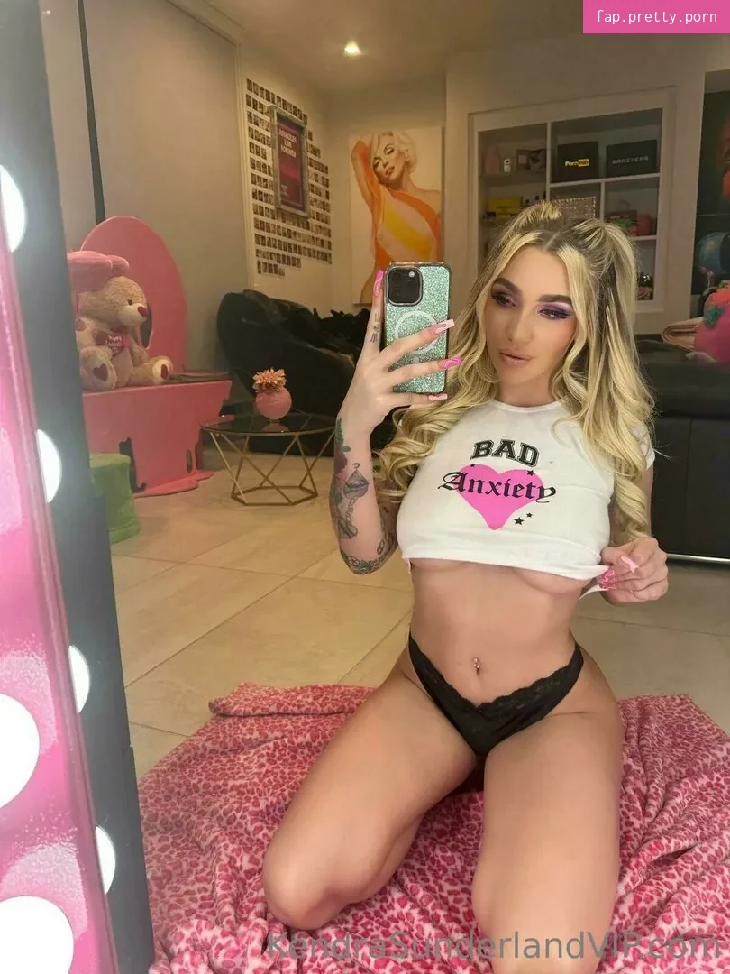 Kendra Sunderland - Photo #31