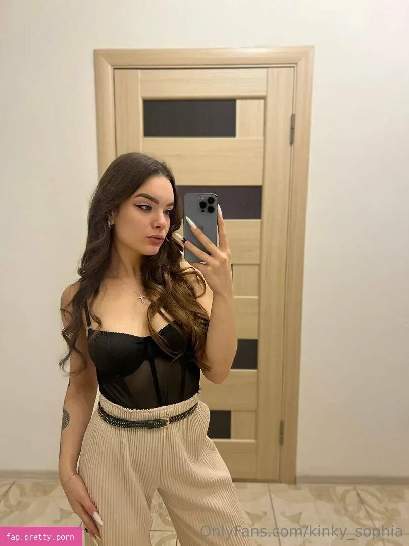 kinky_sophia - Photo #02