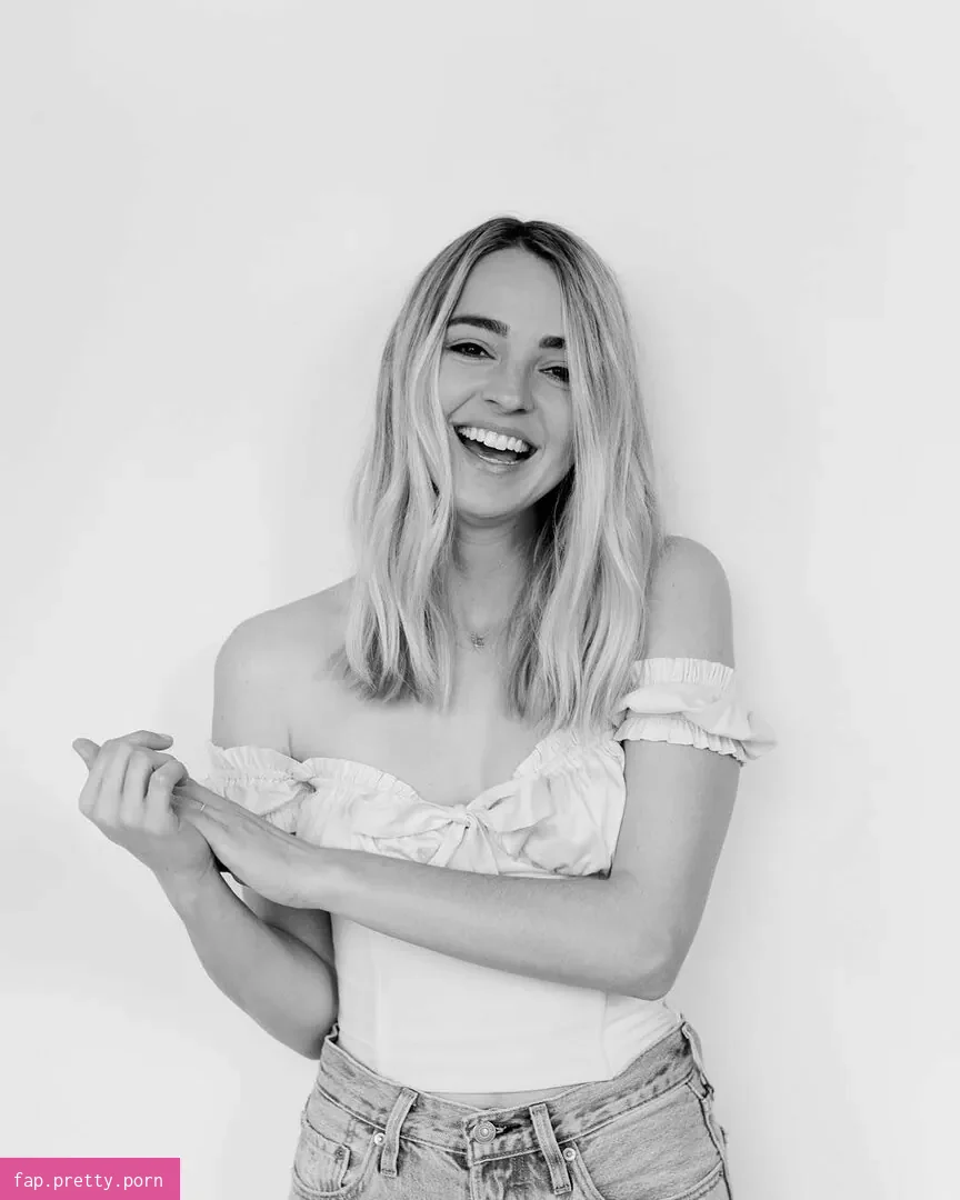 Katelyn Tarver - Photo #02