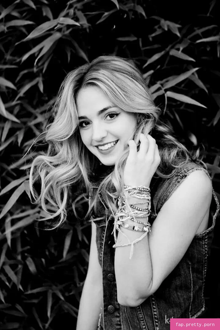 Katelyn Tarver - Photo #04
