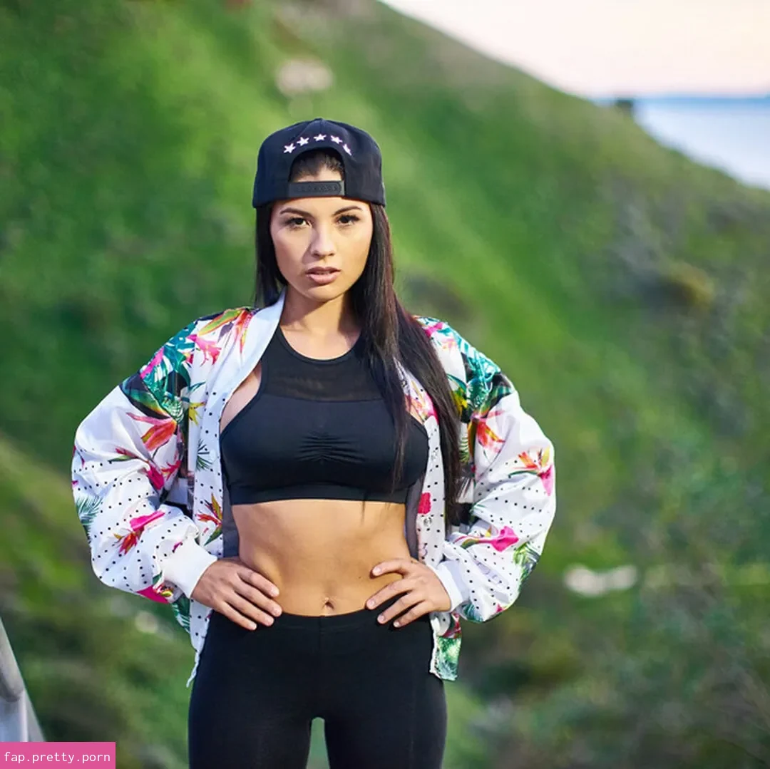 Karen Vi - Photo #27