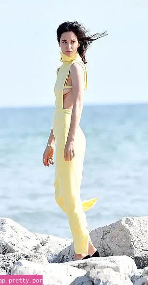 Katherine Waterston - Photo #91