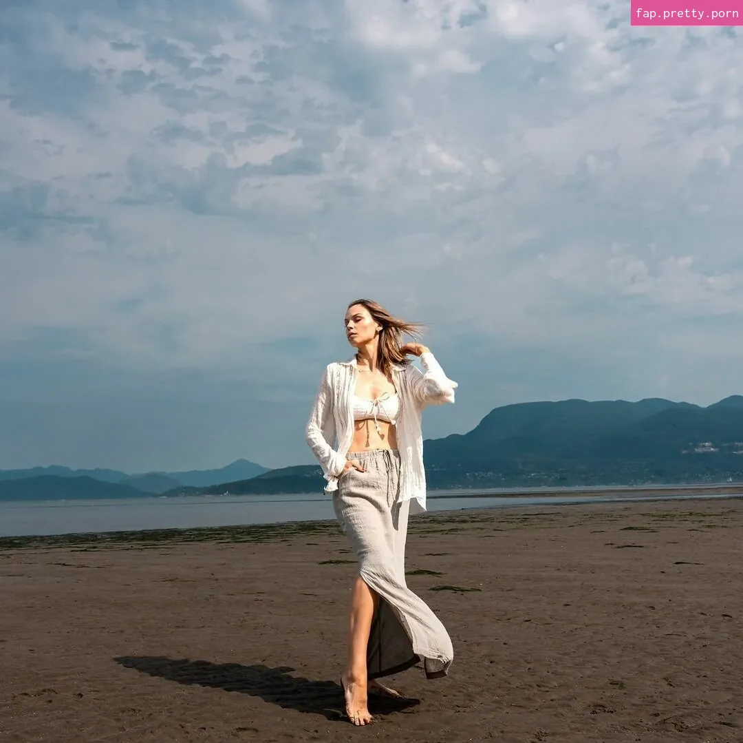 Kayla Wallace - Photo #03