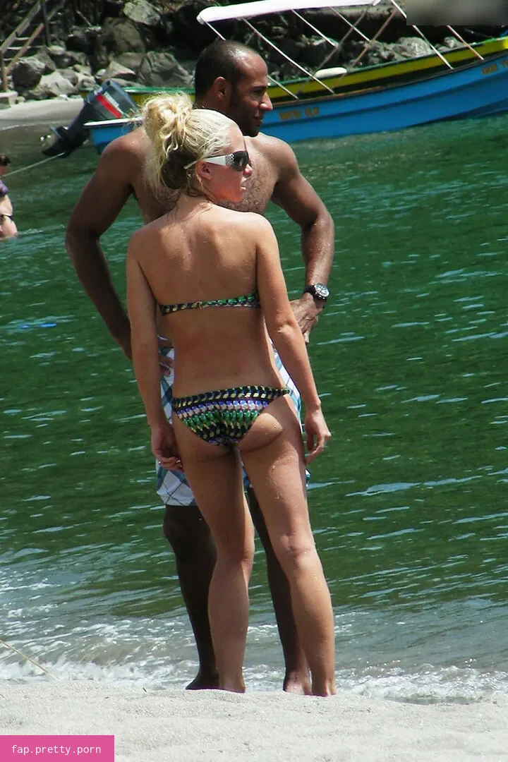 Kendra Wilkinson - Photo #43
