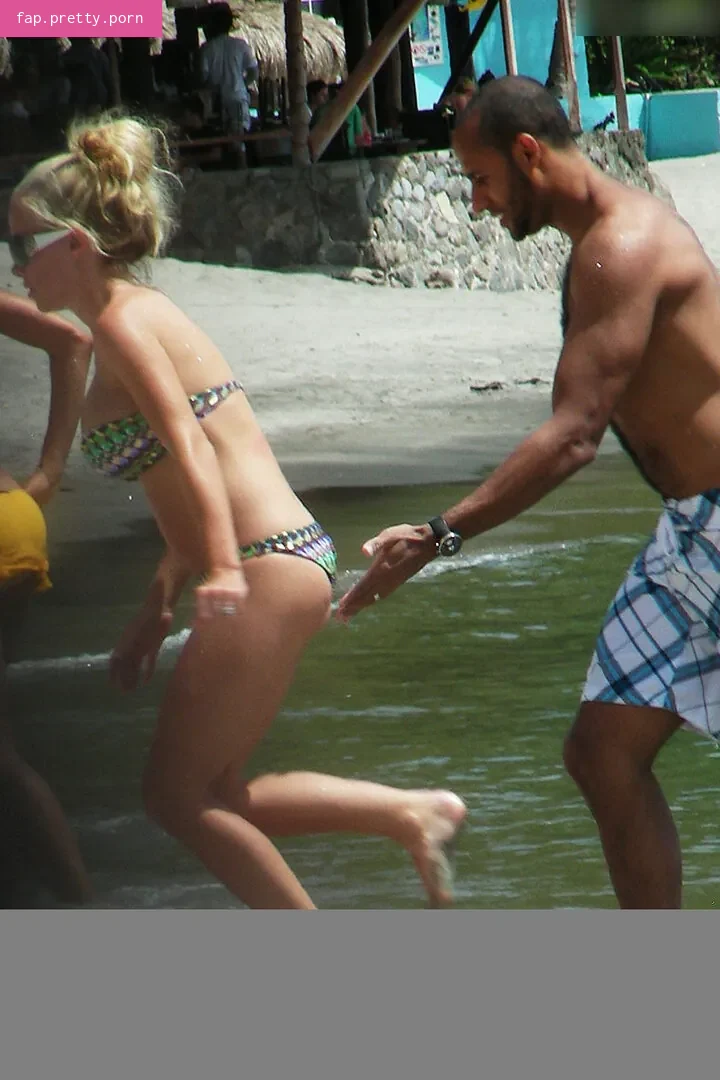 Kendra Wilkinson - Photo #49