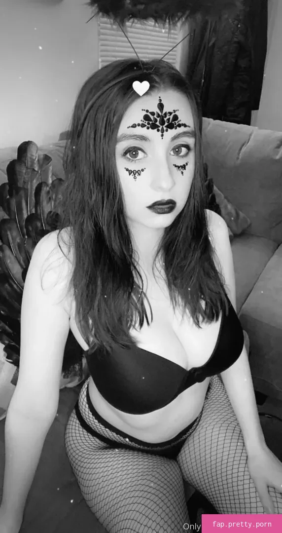 KylieeOW - Photo #03