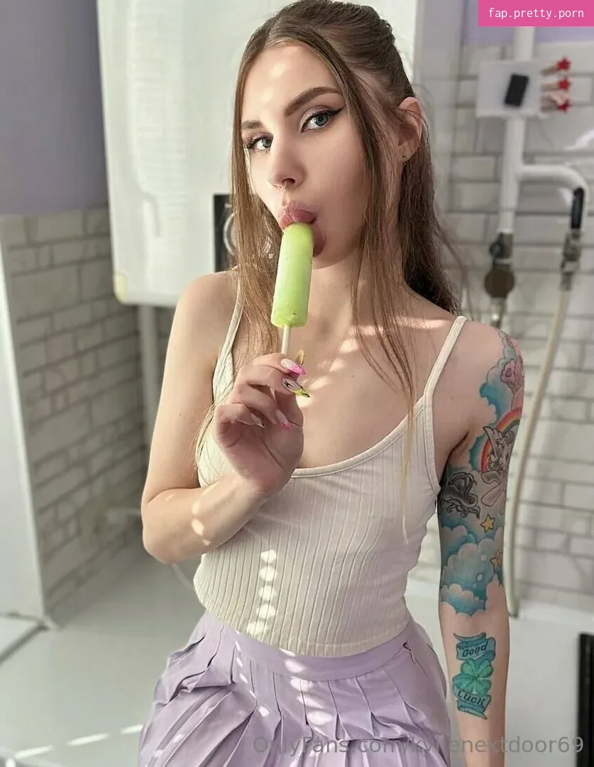 kylienextdoor69 - Photo #32