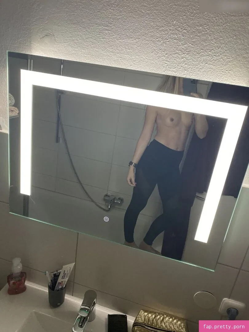Leelaniii - Photo #17