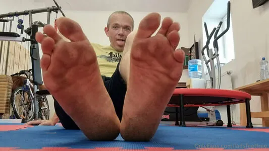 ladsfeetfree
