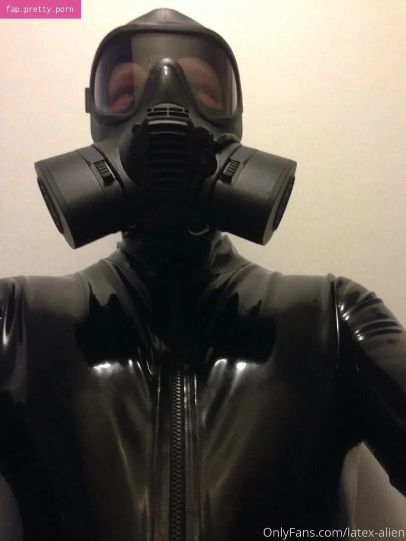 latex-alien - Photo #03