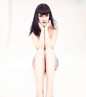 Laura aka miss.miau.wallace aka Frau Miau