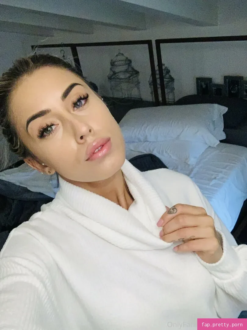 laurabae_ - Photo #01