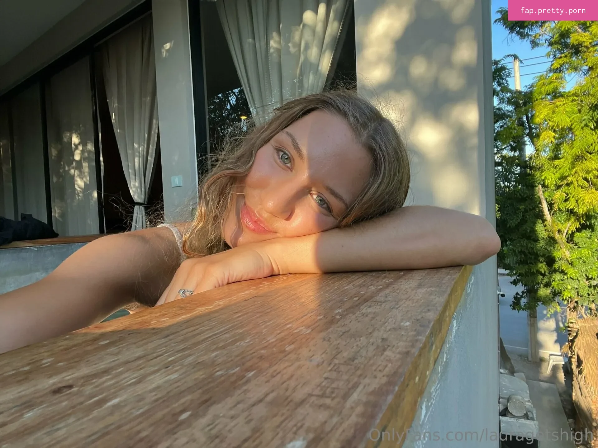 lauragetshigh - Photo #20