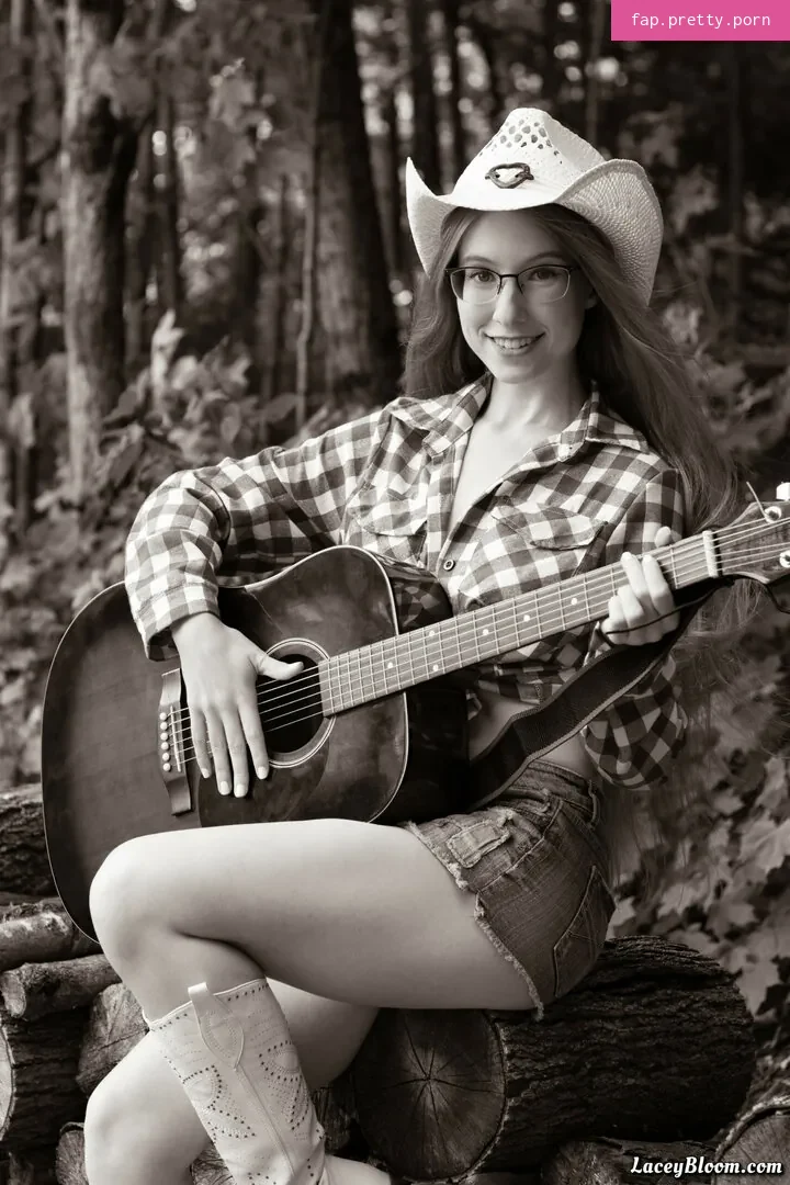 Lacey Bloom - Photo #68