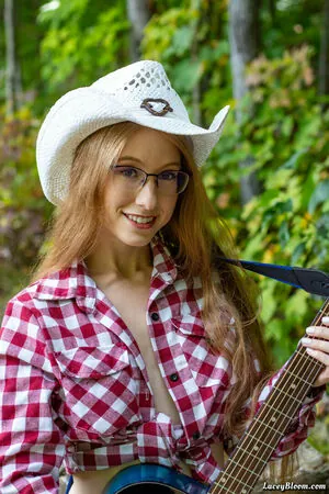 Lacey Bloom
