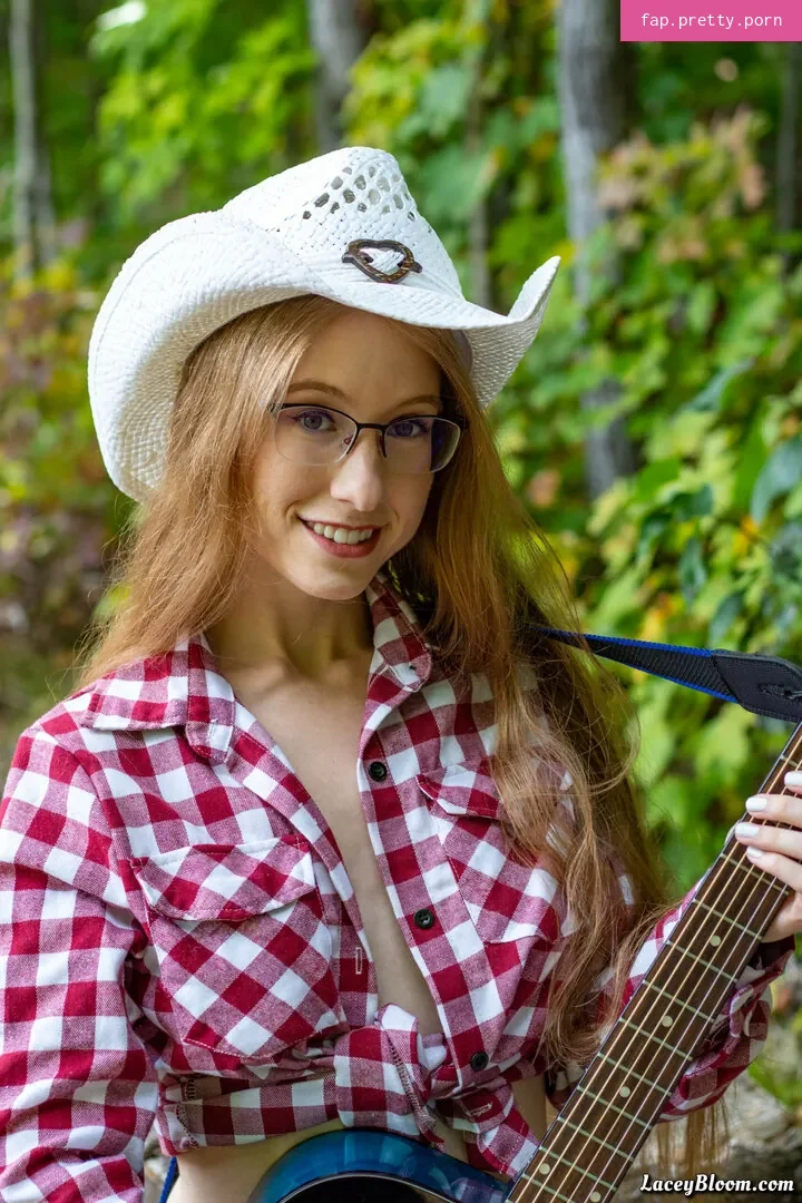 Lacey Bloom - Photo #70