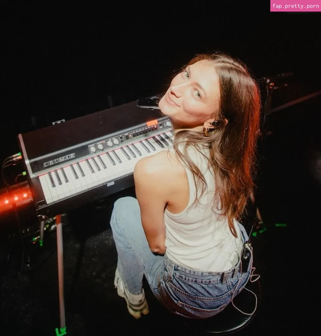 Leony Burger - Photo #47