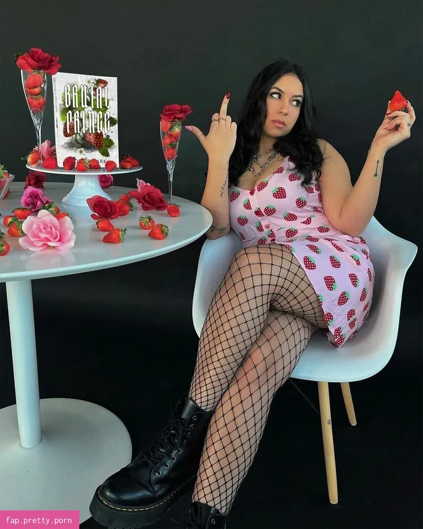 Larissa Cambusano - Photo #21
