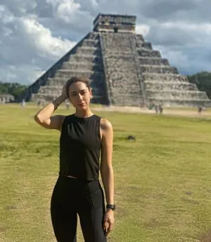 Leslie Carolina
